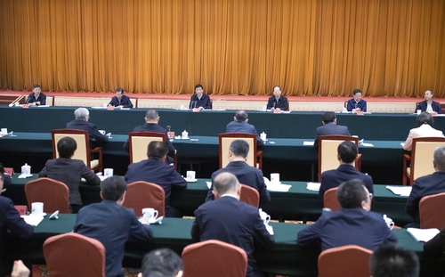 4月8日，各民主黨派中央、無黨派人士長江生態(tài)環(huán)境保護民主監(jiān)督工作座談會在北京召開。中共中央政治局常委、全國政協(xié)主席王滬寧出席并講話。新華社記者 李濤 攝